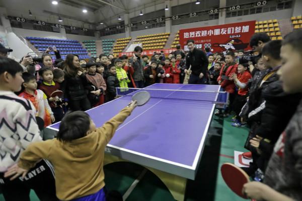 经连续缺席 经连续缺席