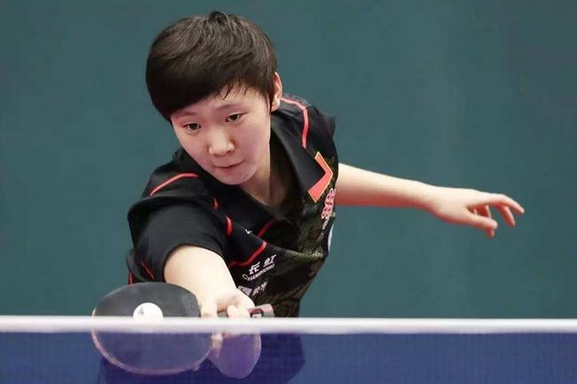 五后卫横向 五后卫横向